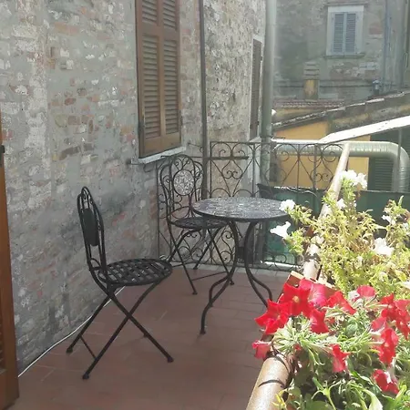 Via Piantarose, 12 *